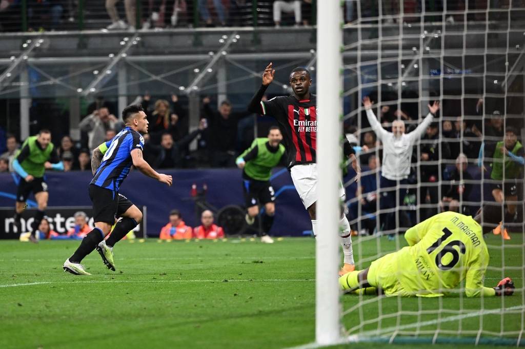 新援阿里亚斯参加了狼队在西班牙的首堂训练课！🇨🇴