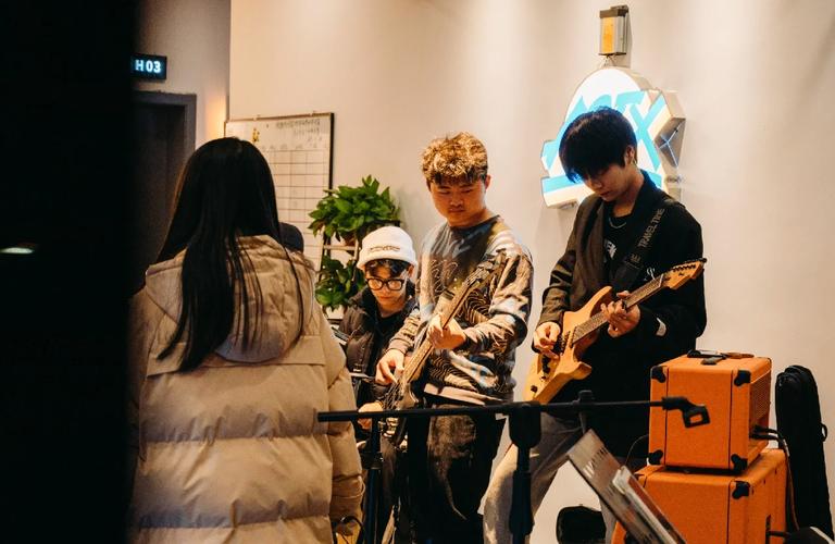 Doinb ：除非你家里特别有钱生活条件好，否则别打职业去读书