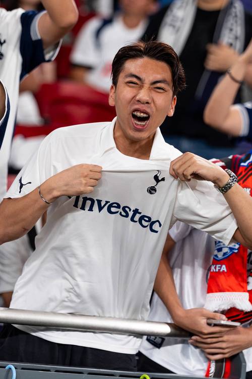 里夫斯：詹姆斯作为最伟大的球员，愿意为了正确选择牺牲自己